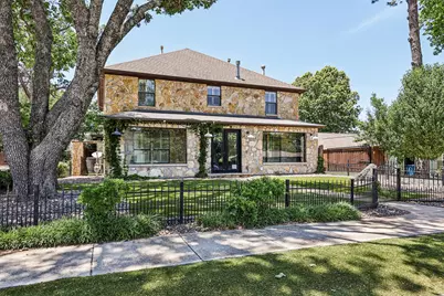 221 N Lucas Drive, Grapevine, TX 76051 - Photo 3
