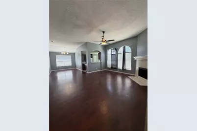 1115 Chancellorsville Parkway, Grand Prairie, TX 75052 - Photo 3
