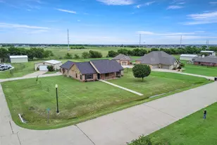 10486 Pheasant Run, Justin, TX 76247 - Photo 33
