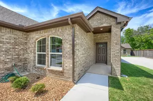 321 Fagg Dr, Lewisville, TX 75057 - Photo 3