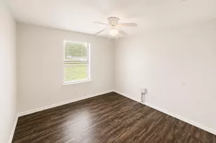 203 W Willow St, Sanger, TX 76266 - Photo 7