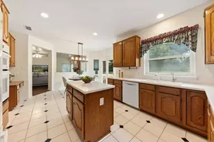 716 Mockingbird Ct, Crowley, TX 76036 - Photo 17