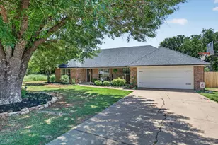 310 Vista Dr, Granbury, TX 76049 - Photo 3