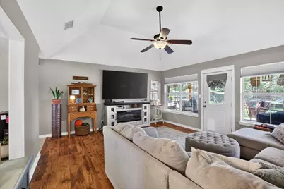 310 Vista Drive, Granbury, TX 76049 - Photo 13
