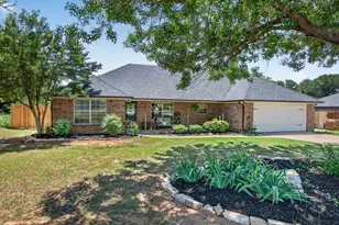 310 Vista Dr, Granbury, TX 76049 - Photo 1
