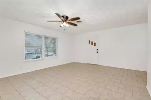 11038 Wyatt St, Dallas, TX 75218 - Photo 7
