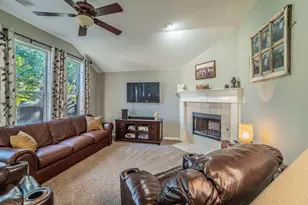 1620 Creekside Dr, Corinth, TX 76210 - Photo 5