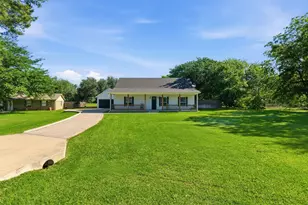 300 Mockingbird Ln, Springtown, TX 76082 - Photo 3