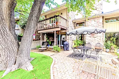 1805 Lakecrest Court, Carrollton, TX 75006 - Photo 23