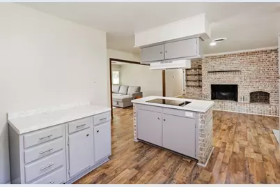 500 W London Street, Bowie, TX 76230 - Photo 5