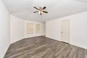 10209 Fossil Valley Dr, Fort Worth, TX 76131 - Photo 13