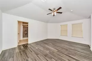 10209 Fossil Valley Dr, Fort Worth, TX 76131 - Photo 11