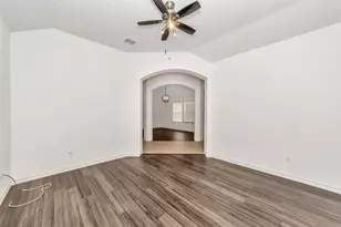 10209 Fossil Valley Dr, Fort Worth, TX 76131 - Photo 5