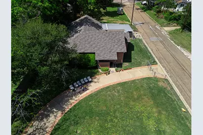 500 W Marshall Avenue, Gladewater, TX 75647 - Photo 9