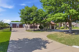 2056 Willow Bend Dr, Oak Leaf, TX 75154 - Photo 7