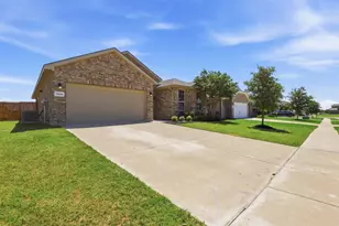 1309 Dublin Dr, Cleburne, TX 76033 - Photo 3