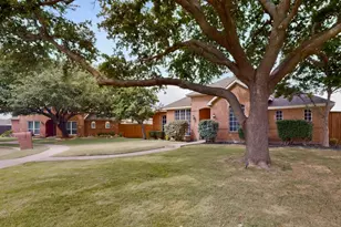 8406 Lexington Ct, Rowlett, TX 75089 - Photo 3