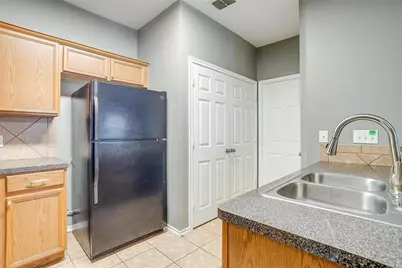 812 Walnut Street, Burleson, TX 76028 - Photo 5