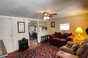 613 Hilltop Dr, Tool, TX 75143 - Photo 5