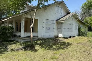812 W 10th St, Bonham, TX 75418 - Photo 5