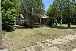 812 W 10th St, Bonham, TX 75418 - Photo 3