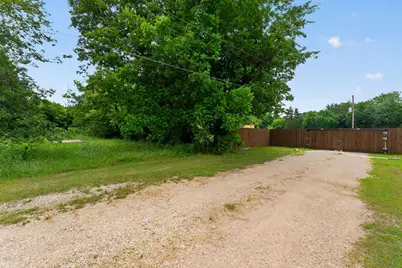 4002 Curry Road, Arlington, TX 76001 - Photo 11