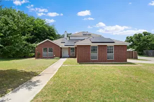 633 Madeline Ct, Azle, TX 76020 - Photo 1