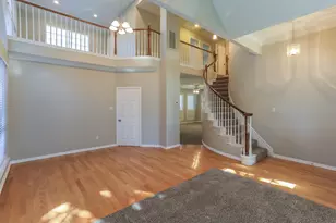 311 Riverwalk Ln, Irving, TX 75063 - Photo 3