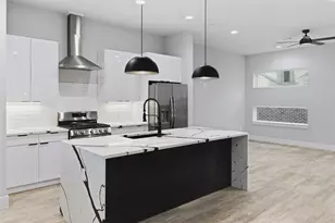 2115 N Fitzhugh Ave, Dallas, TX 75204 - Photo 1