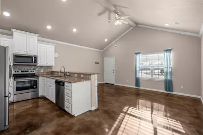 402 Spring Street, McGregor, TX 76657 - Photo 5