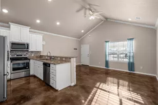 402 Spring St, McGregor, TX 76657 - Photo 5