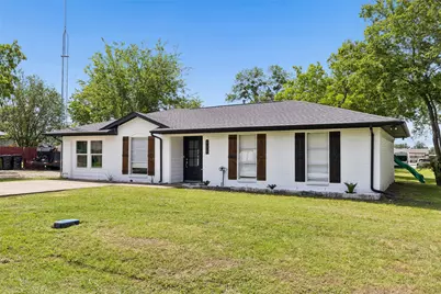 305 E Laura Avenue, Quinlan, TX 75474 - Photo 1