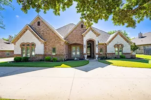 6417 Colonial Dr, Granbury, TX 76049 - Photo 1