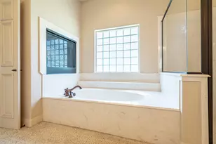 6417 Colonial Dr, Granbury, TX 76049 - Photo 21