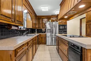 10011 Lost Oak Ridge Dr, Woodway, TX 76712 - Photo 9