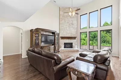 412 Shadow Creek Drive, DeSoto, TX 75115 - Photo 3