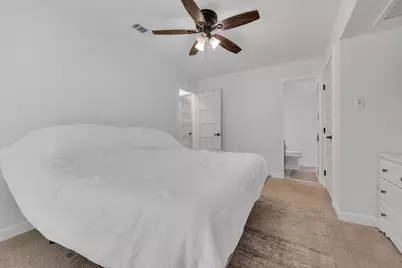 821 Lovers Lane, Grapevine, TX 76051 - Photo 15
