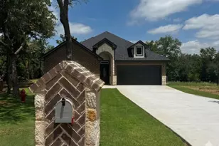 502 Palmetto Ct, Runaway Bay, TX 76426 - Photo 3