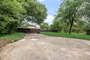 729 Town Creek Dr, Dallas, TX 75232 - Photo 39