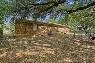 606 E Barton St, Granbury, TX 76048 - Photo 27