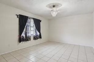 606 E Barton St, Granbury, TX 76048 - Photo 5