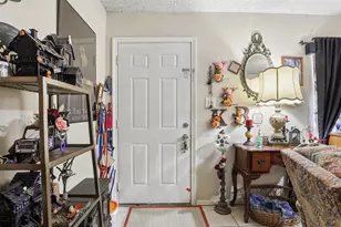 606 E Barton St, Granbury, TX 76048 - Photo 5