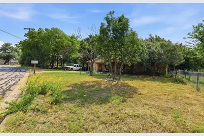 606 E Barton Street, Granbury, TX 76048 - Photo 31