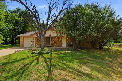606 E Barton Street, Granbury, TX 76048 - Photo 3