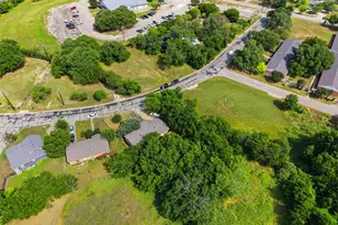 606 E Barton St, Granbury, TX 76048 - Photo 23