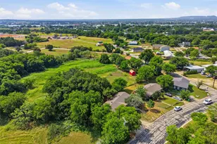 606 E Barton St, Granbury, TX 76048 - Photo 27