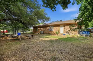 606 E Barton St, Granbury, TX 76048 - Photo 25