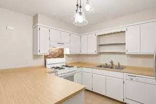 606 E Barton St, Granbury, TX 76048 - Photo 13