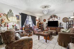 606 E Barton St, Granbury, TX 76048 - Photo 3