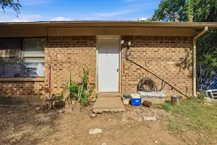 606 E Barton St, Granbury, TX 76048 - Photo 25